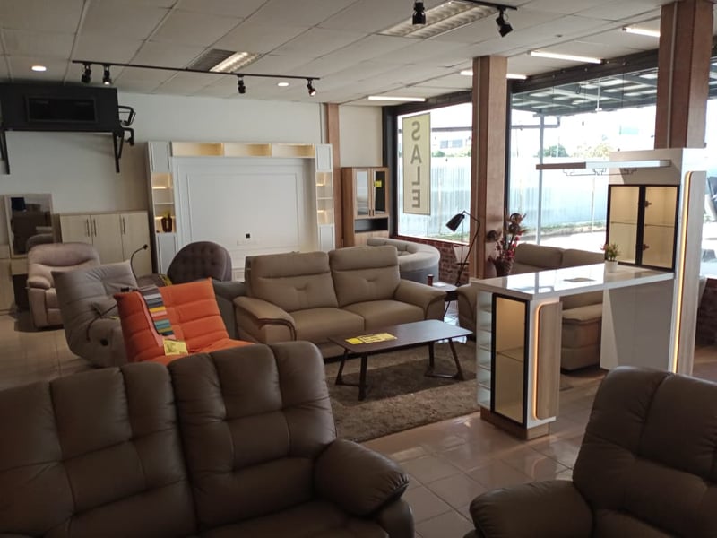 BAR AND LIVING